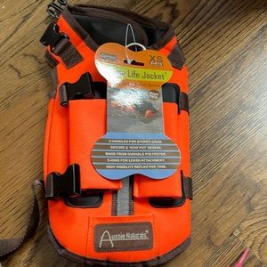 Assie pet life jacket. Size XS 15”-19” girth rated to 7-15 pound animal weight.
